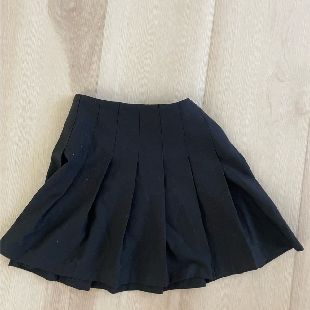 H&M Black Pleated Mini Skirt